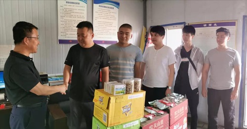 陜煤建設路橋分公司開展“送清涼”活動