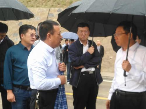 延安市市長薛占海蒞臨陜煤建設(shè)礦建二公司車村項目部檢查指導(dǎo)工作