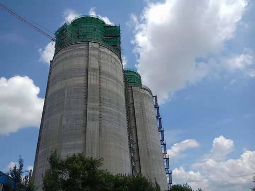 陜煤建設韓城分公司土建十二項目部承建的彬長小莊礦井及選煤廠 新建產(chǎn)品倉工程順利封頂