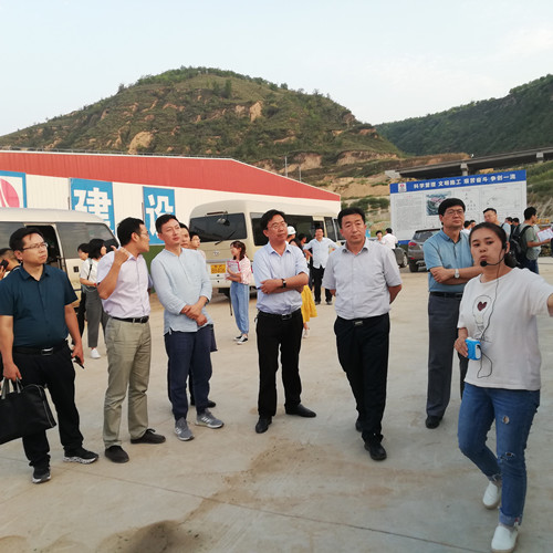 國家衛(wèi)生健康委宣傳司新聞網(wǎng)絡處處長劉哲峰一行至清澗北國棗業(yè)紅棗深加工項目進行調研采訪