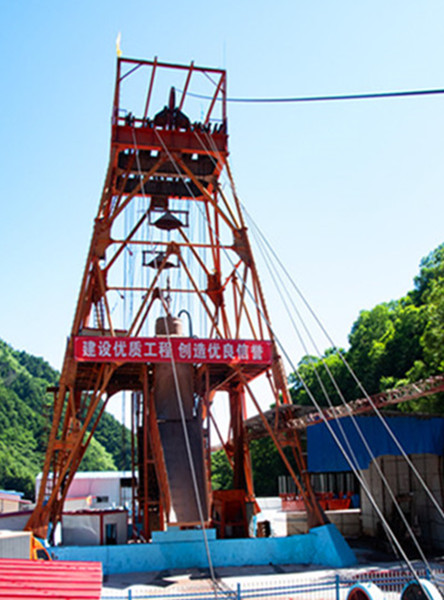 礦建三公司關(guān)山通風(fēng)豎井二襯支護(hù)施工接近尾聲