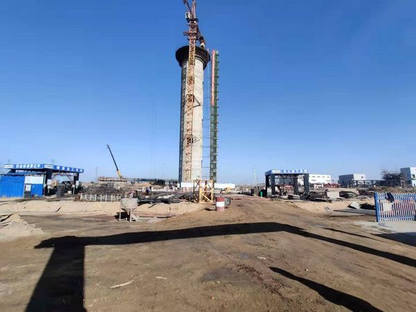 陜煤建設天工公司土建五部承建的儲煤場落煤筒滑模施工一次性澆筑完成