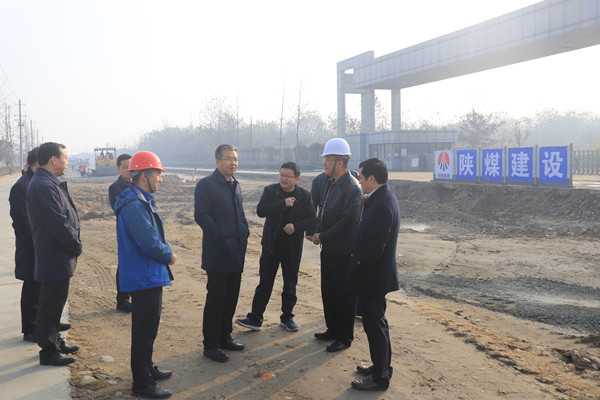 漢中市常務(wù)副市長陳曉勇深入陜煤建設(shè)漢中分公司鋪鎮(zhèn)污水處理廠截污干管項目視察