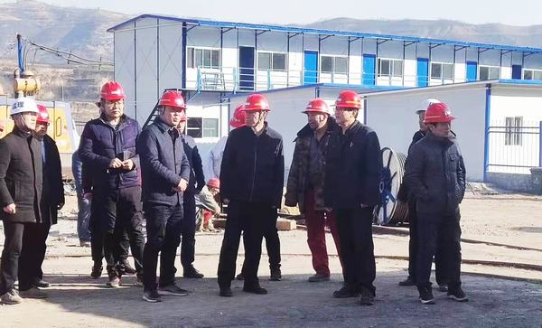 韓城礦業(yè)領(lǐng)導(dǎo)蒞臨陜煤建設(shè)礦建二公司王峰項目部檢查指導(dǎo)工作