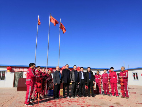 王明智、王寧春節(jié)看望慰問一線職工