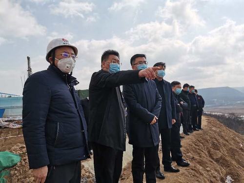 彬州市委書記鐘偉、副市長馮永勝蒞臨銀西高鐵彬州東站前廣場項目現(xiàn)場檢查推進(jìn)復(fù)工工作