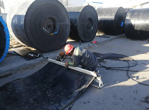 陜煤建設(shè)機(jī)電安裝公司小保當(dāng)項目部：擼起袖子安裝設(shè)備