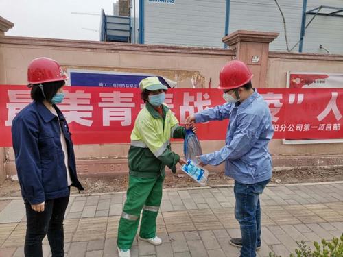 學(xué)雷鋒、展風(fēng)采，爭做最美青年“戰(zhàn)疫人”