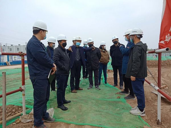 中央儲(chǔ)備糧新建項(xiàng)目領(lǐng)導(dǎo)小組組長、指揮部指揮長、副總經(jīng)理王錄印蒞臨天工公司中儲(chǔ)糧項(xiàng)目檢查指導(dǎo)工作