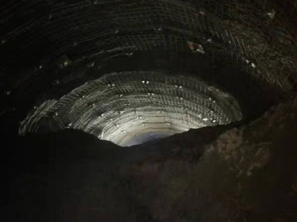 陜煤建設(shè)礦建二公司小保當(dāng)項(xiàng)目部二號煤礦13盤區(qū)1-1煤變電所與1-1煤北翼回風(fēng)大巷順利貫通