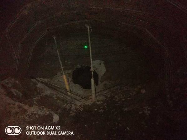 陜煤建設(shè)礦建二公司小保當(dāng)三項(xiàng)目部二號(hào)煤礦井底車場永久避難硐室與2-2煤輔助運(yùn)輸大巷工程實(shí)現(xiàn)順利貫通