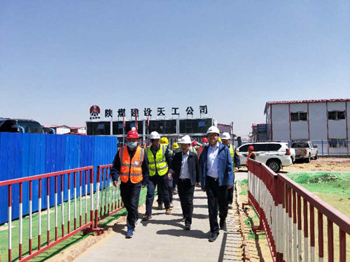 榆林化學(xué)公司董事長(zhǎng)宋世杰蒞臨天工公司1、2#宿舍檢查指導(dǎo)工作
