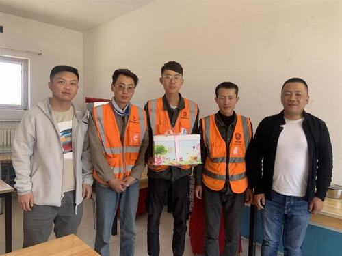 陜煤建設(shè)銅煤公司第十六項(xiàng)目部為職工舉辦“不負(fù)韶華時(shí)光，愛(ài)與責(zé)任同行”月度主題生日會(huì)