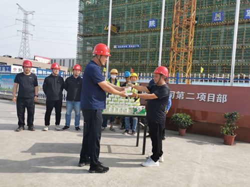 陜煤建設(shè)漢中分公司清涼慰問(wèn)走心走實(shí)送心坎