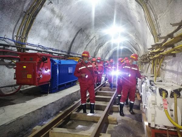 陜煤建設(shè)礦建二公司開展“現(xiàn)場(chǎng)說(shuō)法”式對(duì)標(biāo)活動(dòng)