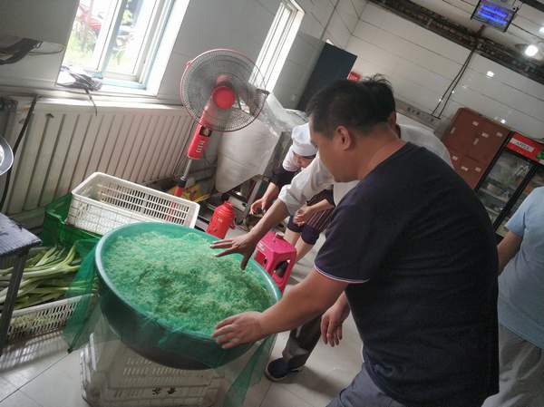 陜煤建設(shè)掘進(jìn)公司：吃住行三駕并驅(qū) 讓員工幸福工作