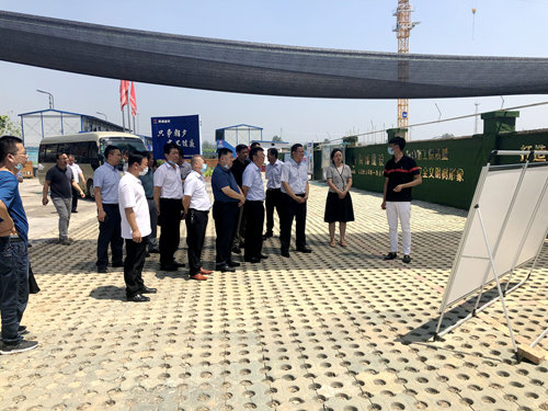 西咸新區(qū)管委會主任康軍深入大秦置業(yè)公司山水逸境項(xiàng)目調(diào)研