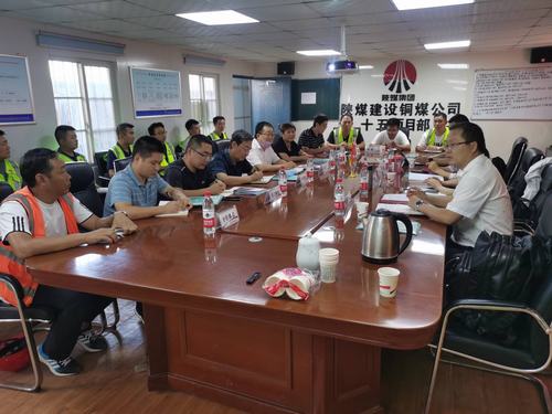 陜煤建設(shè)銅煤公司承建的藍(lán)山水岸通過(guò)優(yōu)質(zhì)結(jié)構(gòu)、綠色示范工程驗(yàn)收