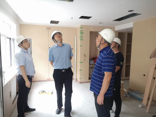 陜煤實業(yè)集團副總經(jīng)理張四棟蒞臨西煤機養(yǎng)老院項目檢查指導工作