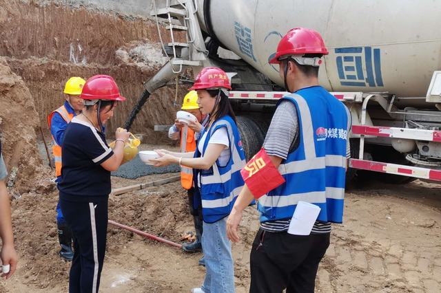 “炎值”爆表！看陜煤建設(shè)韓城分公司土建二項(xiàng)目部如何應(yīng)對(duì)高溫“烤驗(yàn)”