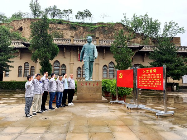 陜煤建設(shè)澄合分公司第十二項(xiàng)目部組織黨員赴楊家溝革命舊址接受紅色教育