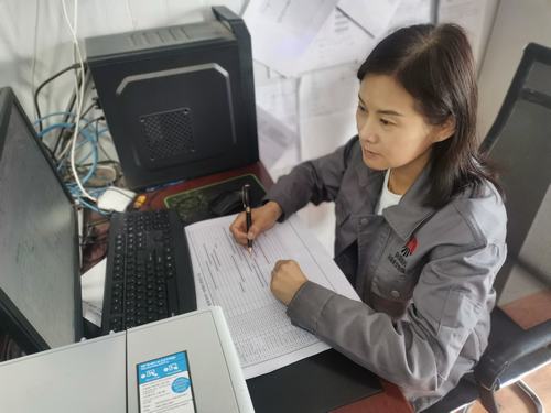 與青春有個(gè)“碰撞”，她們?cè)诠さ鼐`放