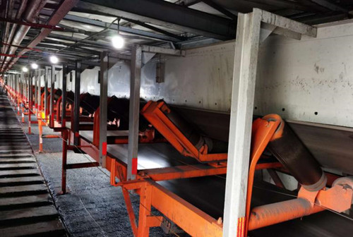 陜煤建設(shè)機(jī)電安裝公司曹家灘項(xiàng)目部24小時(shí)完成帶式輸送機(jī)膠帶更換工程