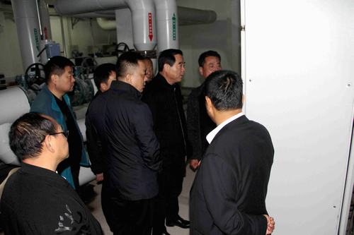 銅川礦業(yè)公司副總經(jīng)理郭全營一行深入銅煤1#、2#小區(qū)現(xiàn)場(chǎng)檢查指導(dǎo)供暖準(zhǔn)備工作