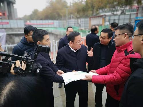 咸陽市副市長王靖深入住建局南廣場(chǎng)地下停車場(chǎng)調(diào)研、視察工作