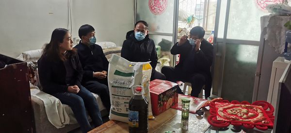 公司領(lǐng)導(dǎo)走訪慰問一線困難職工