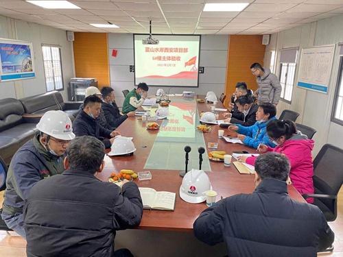 陜煤建設(shè)公司藍(lán)山水岸項(xiàng)目 6#樓及3#、4#、5#獨(dú)立商業(yè)樓順利通過主體驗(yàn)收