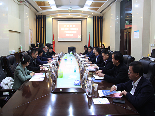 新疆生產(chǎn)建設(shè)兵團(tuán)十三師、陜煤集團(tuán)新疆公司到陜煤建設(shè)交流座談