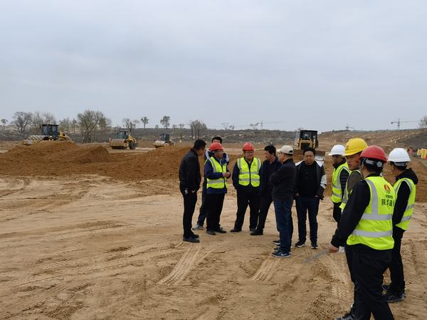 榆林市科創(chuàng)新城管委會總工程師劉兵一行到科創(chuàng)新城項(xiàng)目檢查指導(dǎo)工作