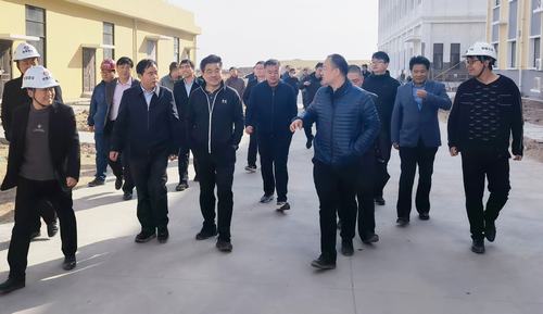 陜西鐵路物流集團(tuán)有限公司董事長趙國智一行深入陜煤建設(shè)銅煤公司承建的靖神鐵路孟家灣機(jī)輛中心項(xiàng)目檢查指導(dǎo)工作