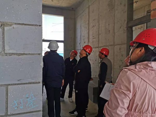 陜煤建設(shè)天工公司銅川項(xiàng)目部承建的富秦鑫苑5#樓 順利通過(guò)主體分部驗(yàn)收