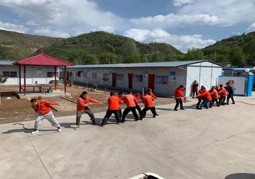陜煤建設天工公司安裝一部舉行“慶五一、迎五四”拔河比賽