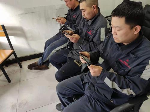 陜煤建設洗選煤運營公司檸條塔運營項目部開展《職業(yè)病防治法》宣傳周活動