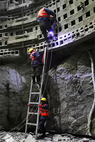 陜煤建設(shè)礦建三公司天山項(xiàng)目部:不待揚(yáng)鞭自?shī)^蹄