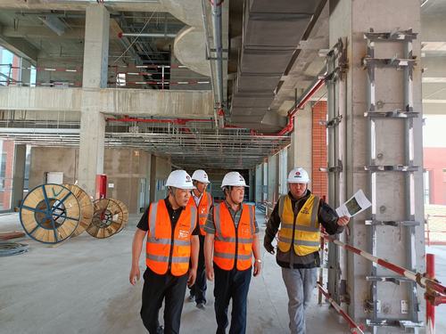 陜煤建設(shè)銅煤公司十六項(xiàng)目部創(chuàng)建綠色示范工程迎來(lái)省級(jí)建筑業(yè)協(xié)會(huì)驗(yàn)收