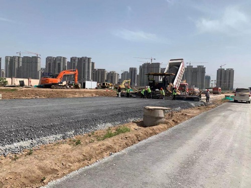 陜煤建設(shè)路橋分公司漢風(fēng)五路項(xiàng)目部攻堅(jiān)克難搶工期