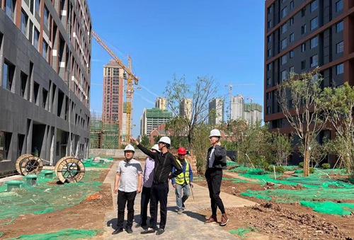 陜西德璟置業(yè)有限公司蒞臨陜煤建設(shè)公司藍山水岸項目進行對標學(xué)習(xí)