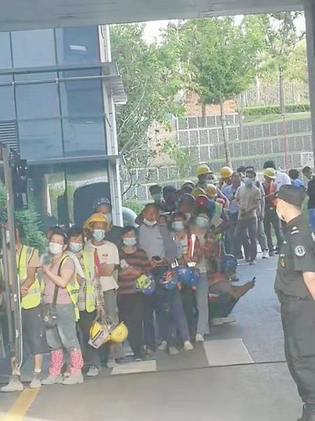 陜煤建設(shè)天工公司“移動接種車”進工地300名工人 “一站式”接種疫苗