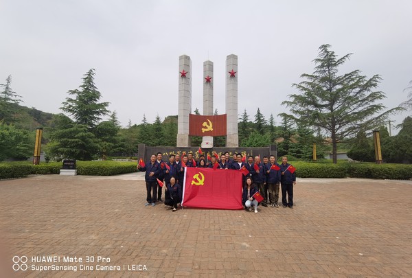 陜煤建設(shè)韓城分公司安裝六項(xiàng)目部開展“永遠(yuǎn)跟黨走”群眾性主題宣傳教育活動(dòng)