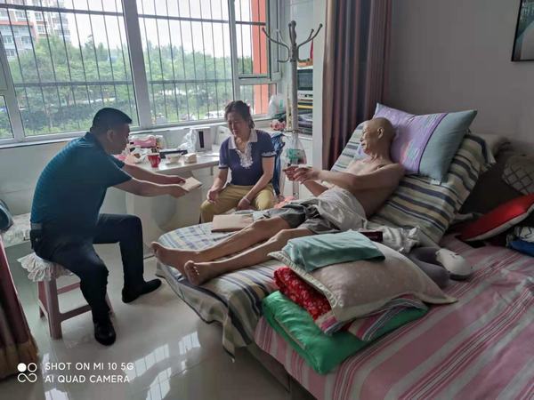 陜煤建設(shè)礦建二公司黨總支開展困難黨員慰問活動(dòng)