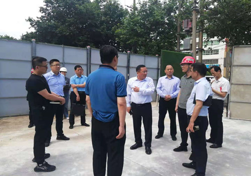 咸陽市副市長王靖蒞臨陜煤建設(shè)承建的咸陽城市停車場BOT項目調(diào)研指導(dǎo)