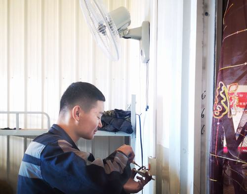 陜煤建設(shè)洗選煤運(yùn)營(yíng)公司左權(quán)洗煤廠項(xiàng)目部：處處留心辦實(shí)事，小小風(fēng)扇送清風(fēng)