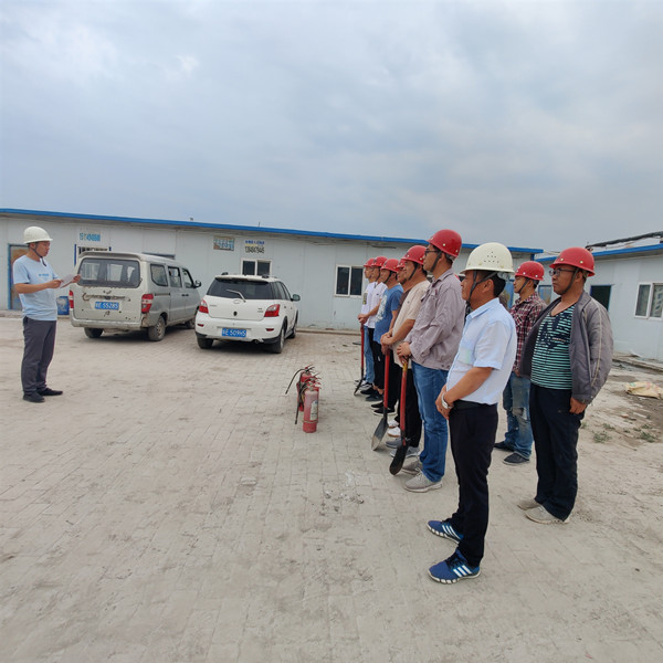 陜煤建設(shè)澄合分公司第十二項目部舉行“安全生產(chǎn)月”消防演練