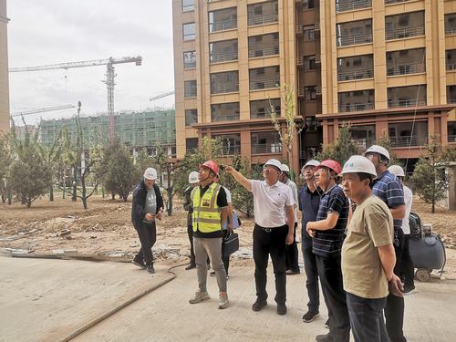 靖邊縣副縣長苗立群蒞臨金地華府項目進行調(diào)研