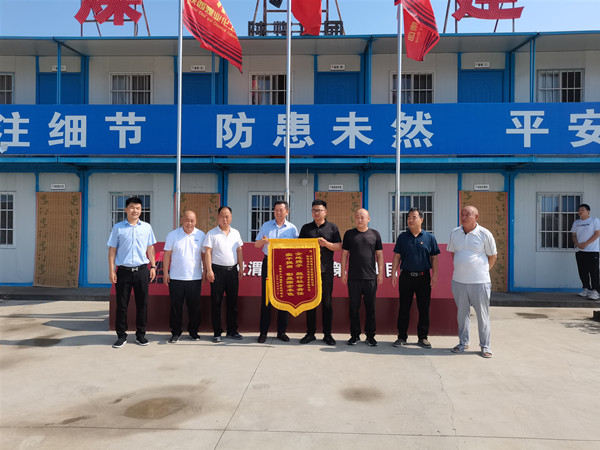 陜煤建設(shè)渭南分公司第八目部為村莊修補(bǔ)村道踐行國企社會(huì)責(zé)任