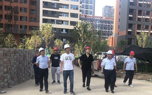 陜西煤業(yè)化工實(shí)業(yè)集團(tuán)有限公司黨委副書(shū)記、總經(jīng)理劉文一行到藍(lán)山水岸項(xiàng)目進(jìn)行調(diào)研